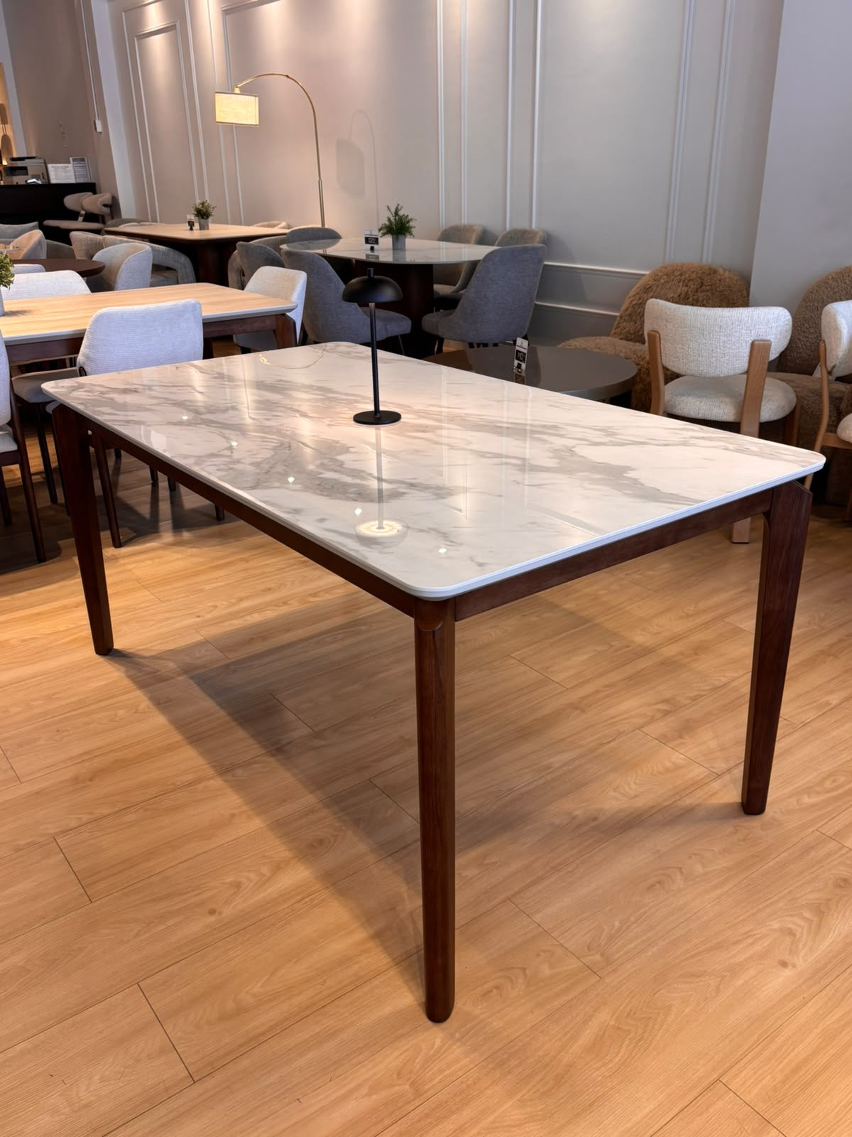 Savannah - Mesa de Comedor - 160cm - Base de Madera Oscura