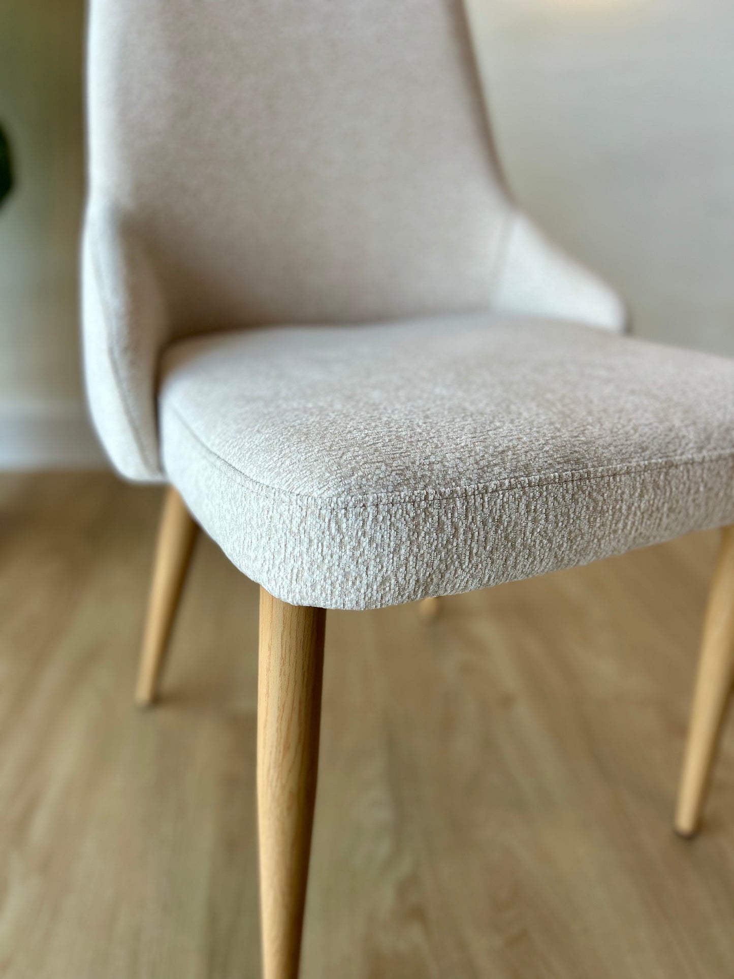 HERA - Crema (MIS04) - Base de Metal Color Oak