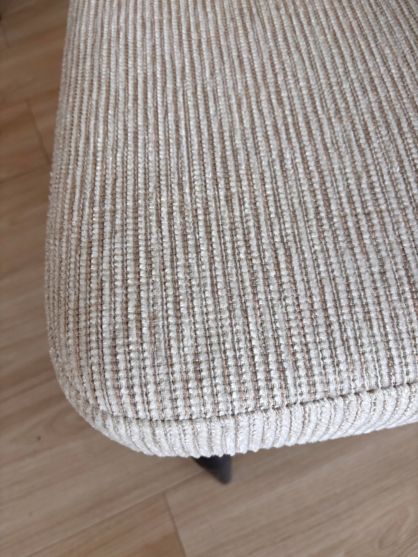 HERA - Tela Crema - Base Negra