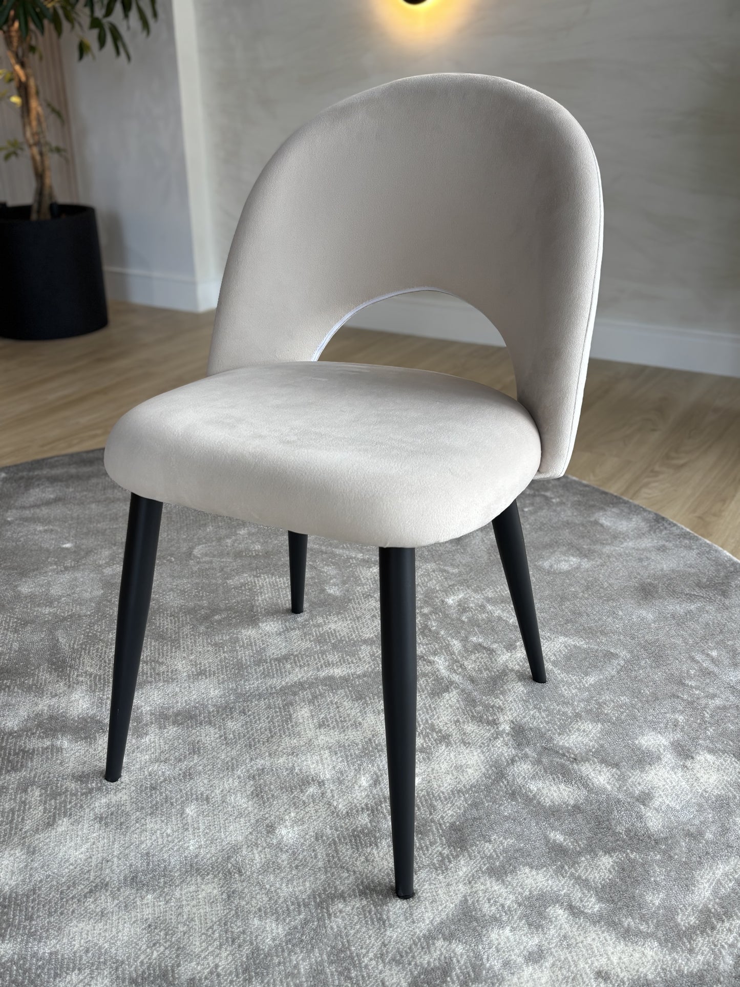 LIA - Tela Crema Velvet - Base Negra