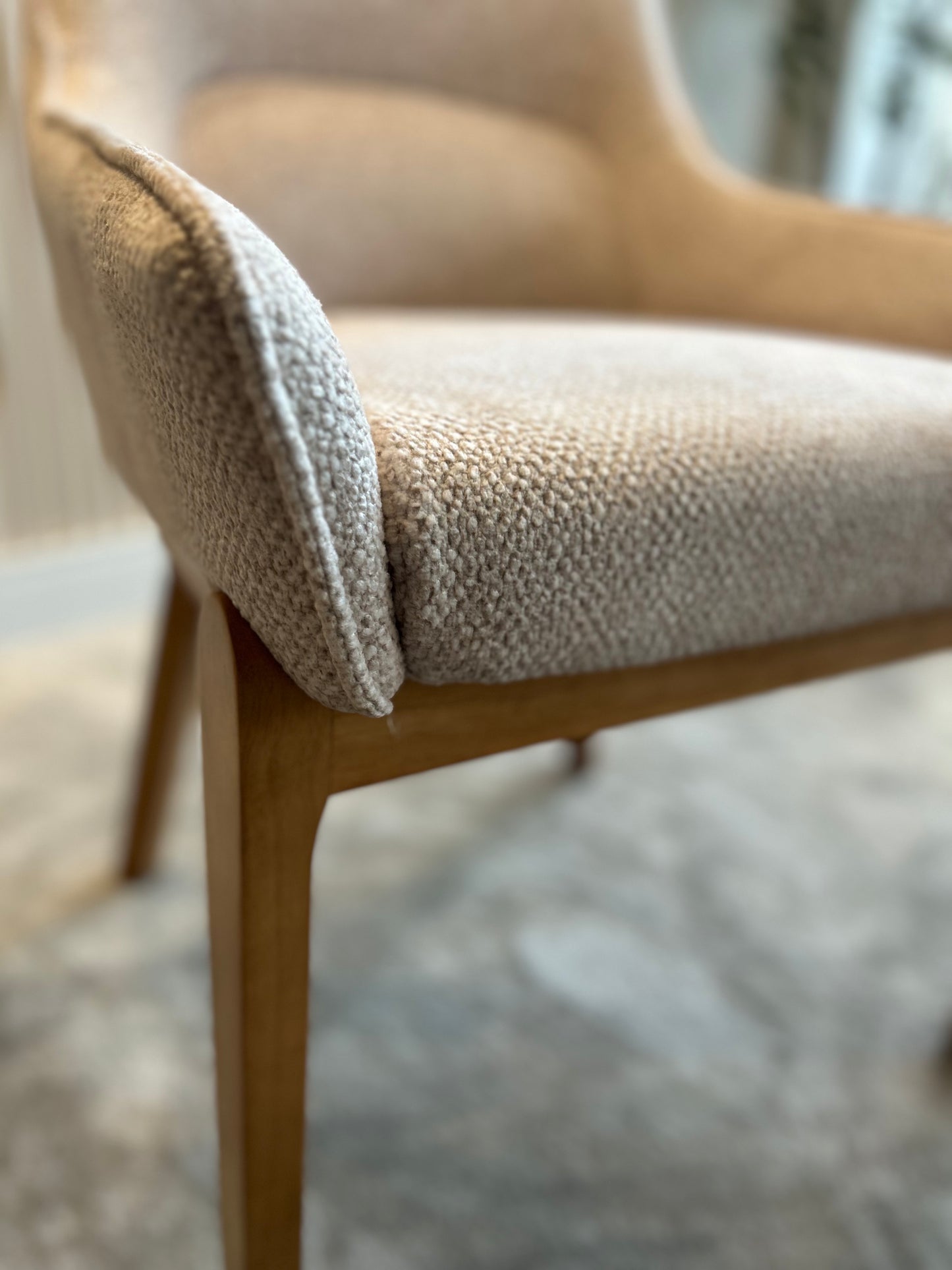 HANNAH - Crema LEO23 - Madera Oak
