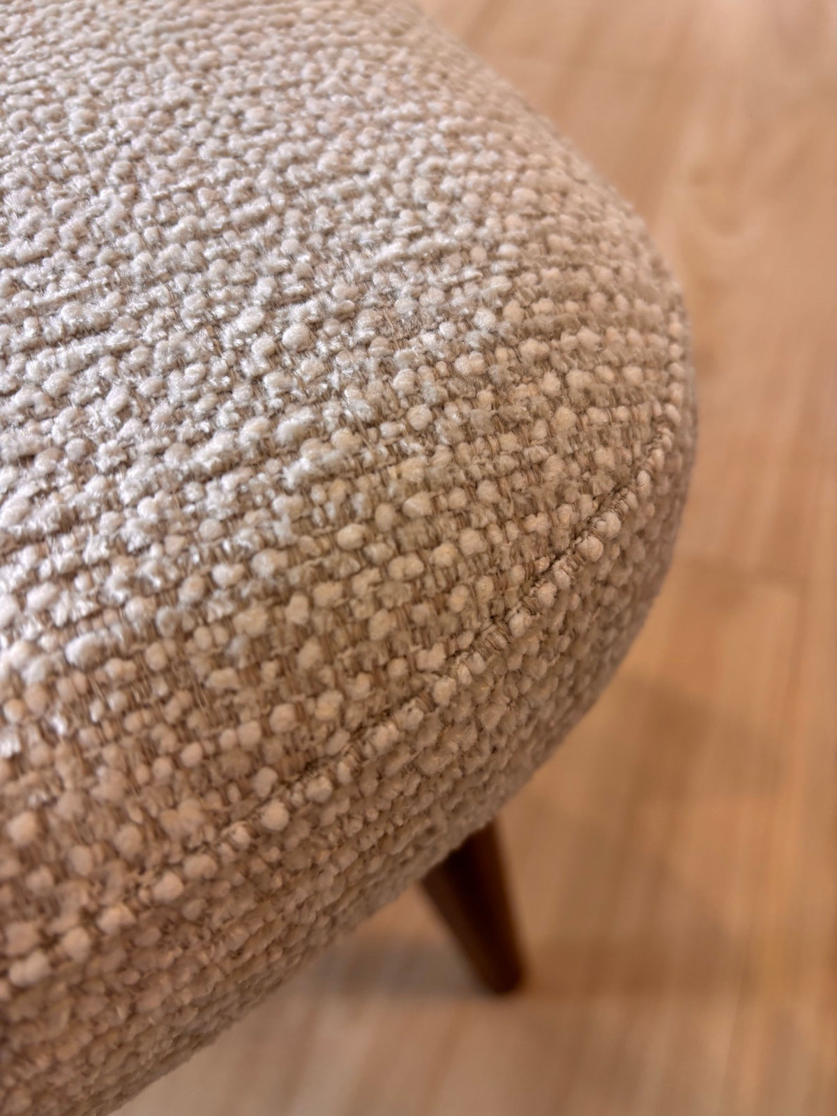 ZORA - Beige (MIL103) - Base de Madera Walnut