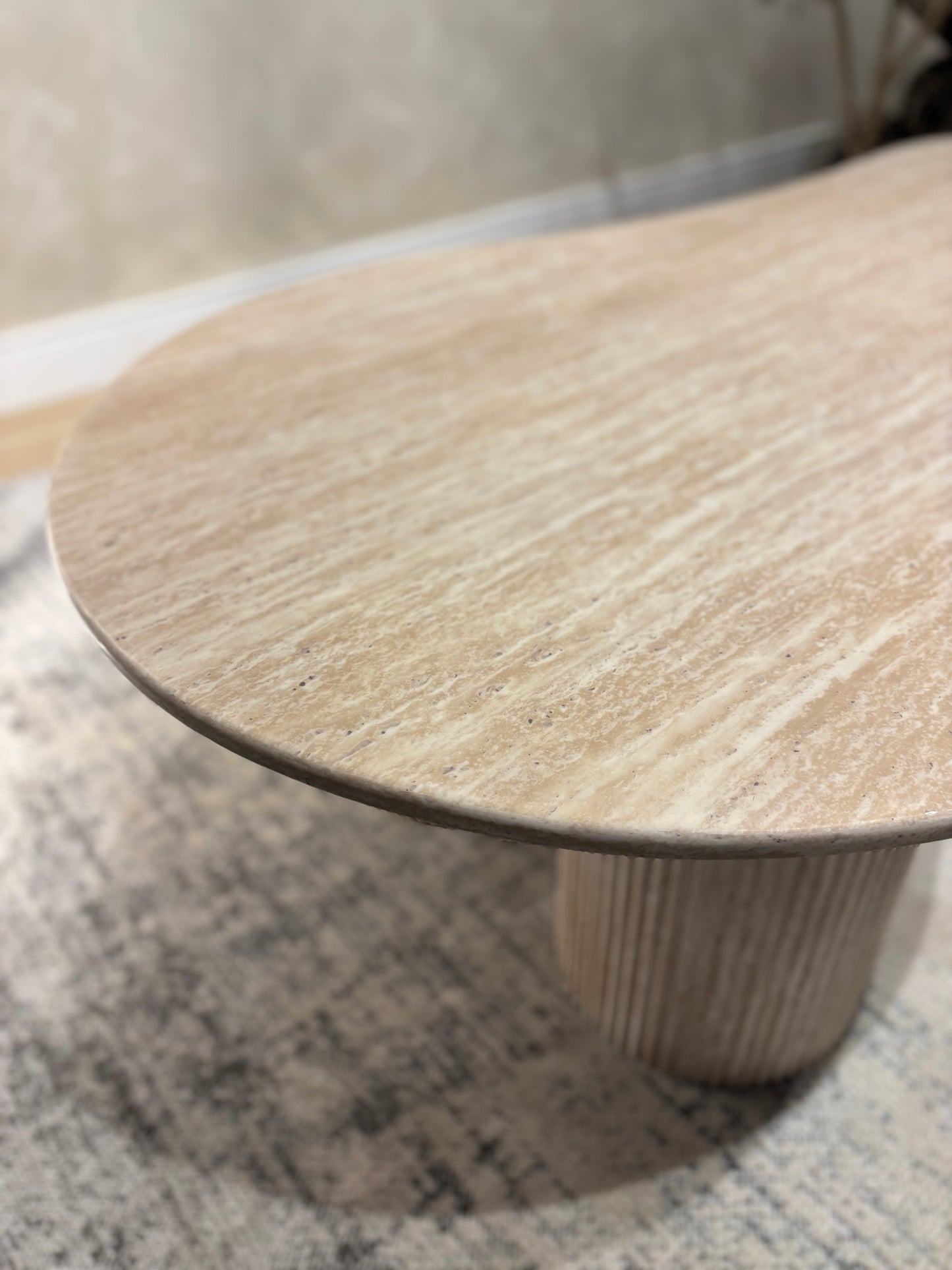 RIVA - Mesa de Centro Estilo Travertino