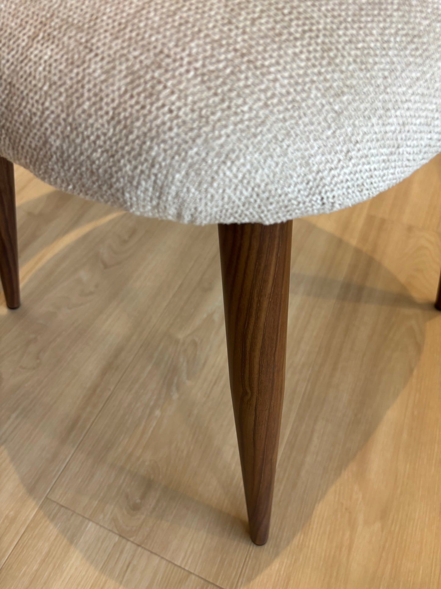 MAYA - Beige U920-01 - Base de Metal Walnut
