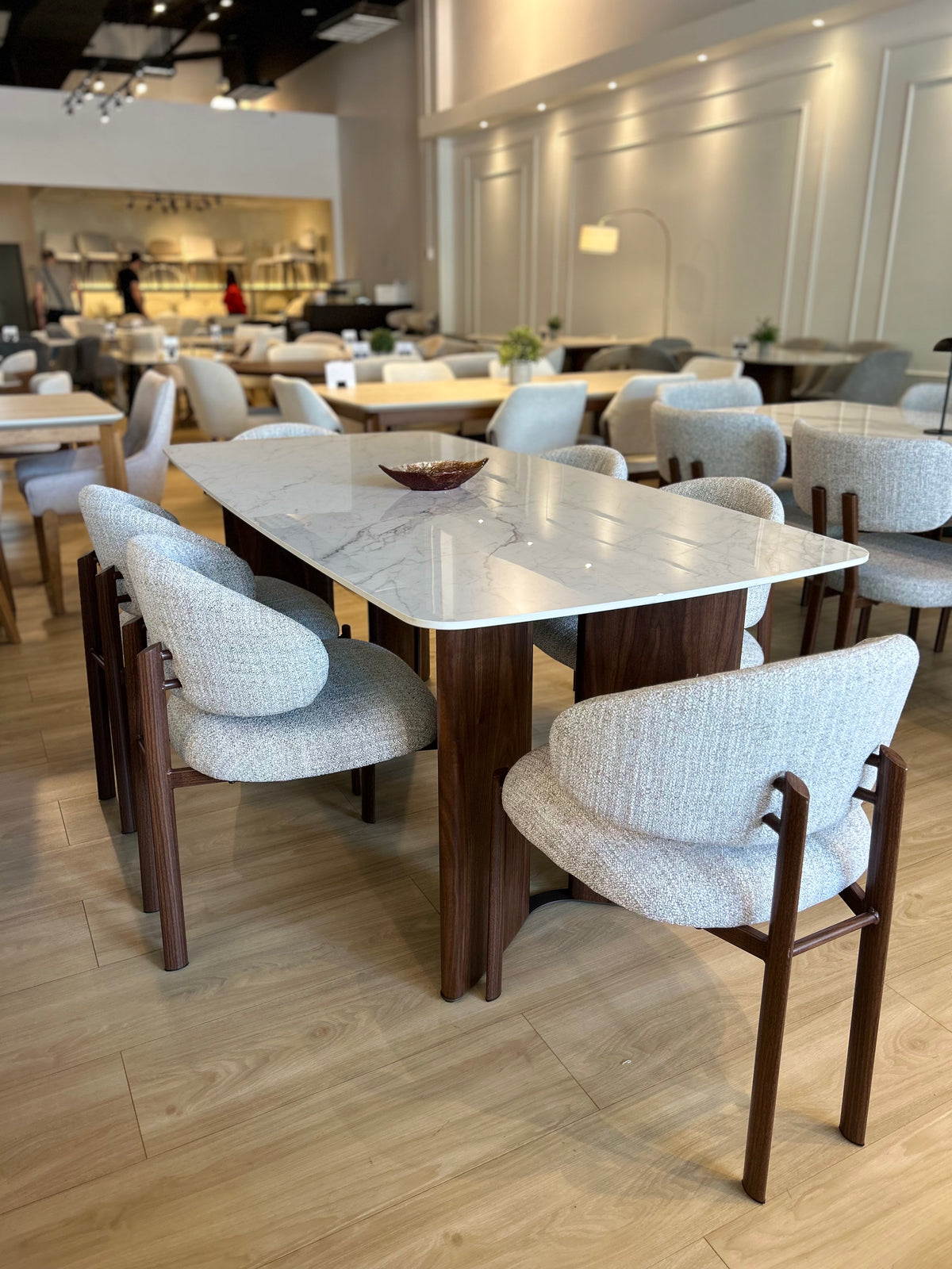 Aisha - Mesa de Comedor - 180cm - Base Color Walnut