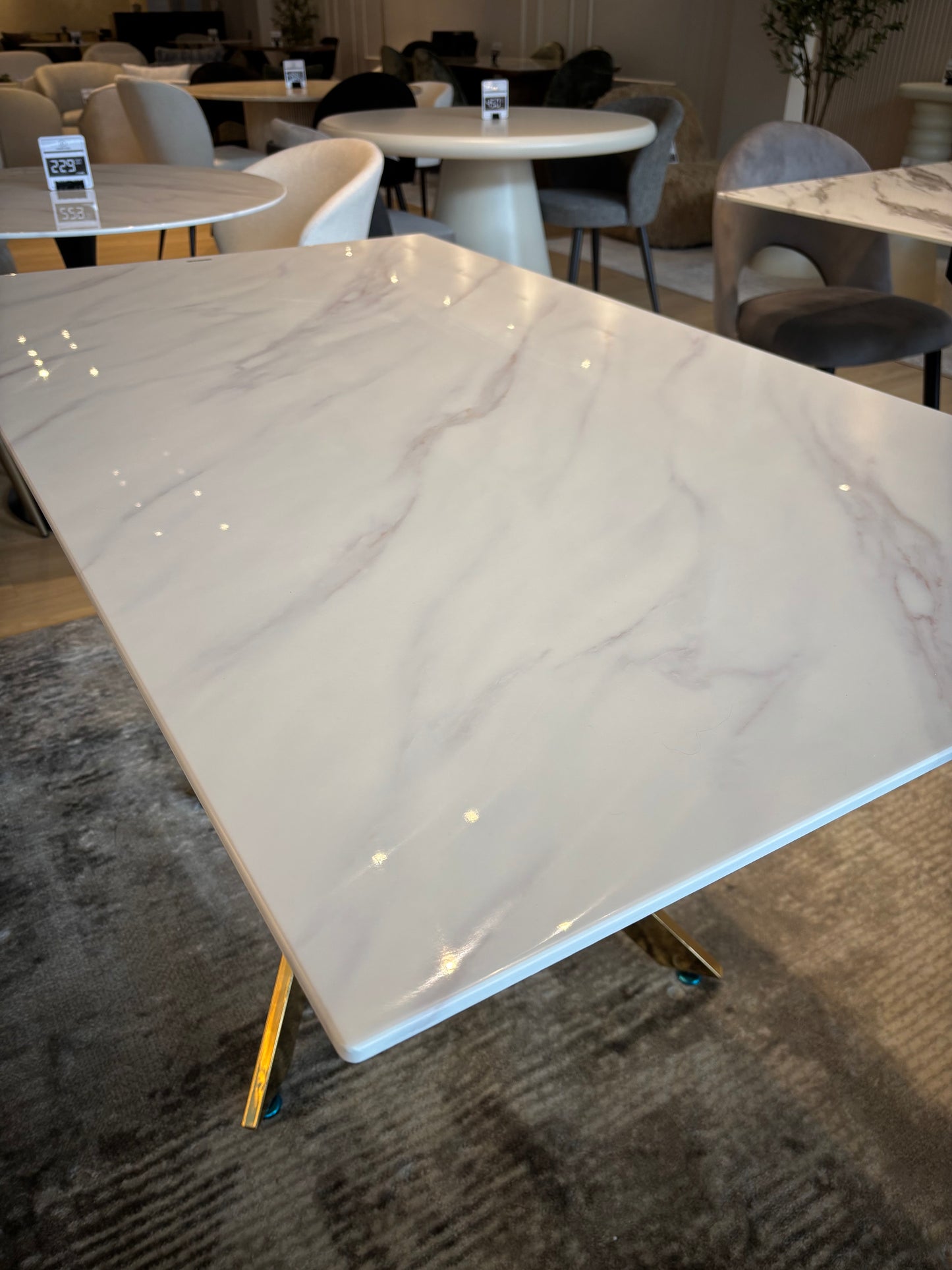 LIRA - Mesa de Comedor - 140cm (Base Dorada)