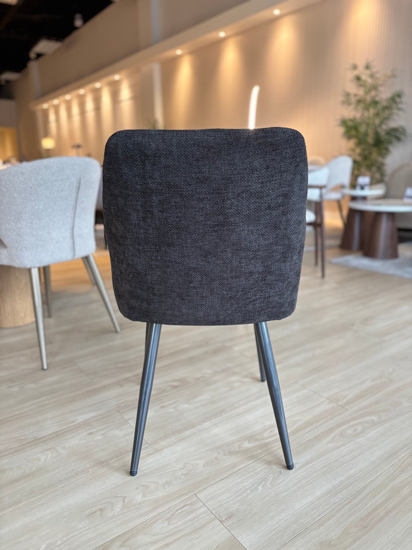 MILA - Tela Negra - Base Titanium Black