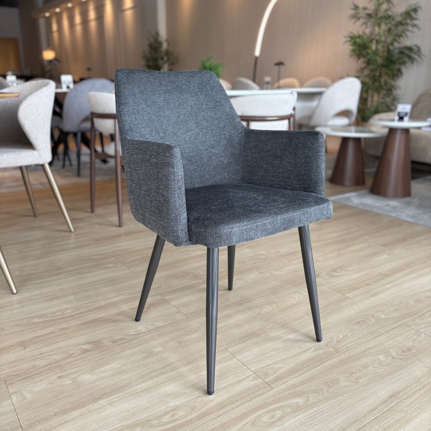 MILA - Tela Gris Oscuro - Base Titanium Black