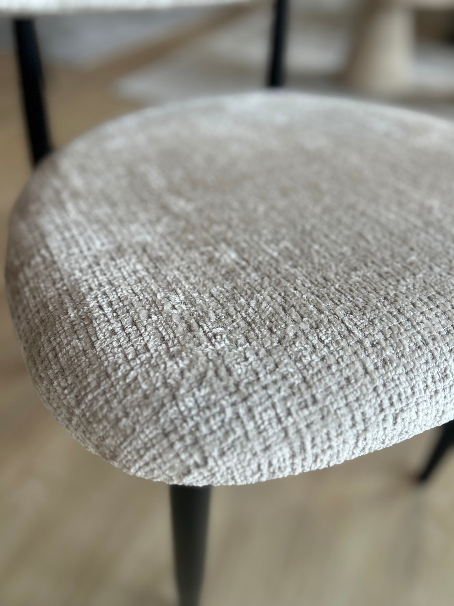 LINA - Tela Crema - Base Negra