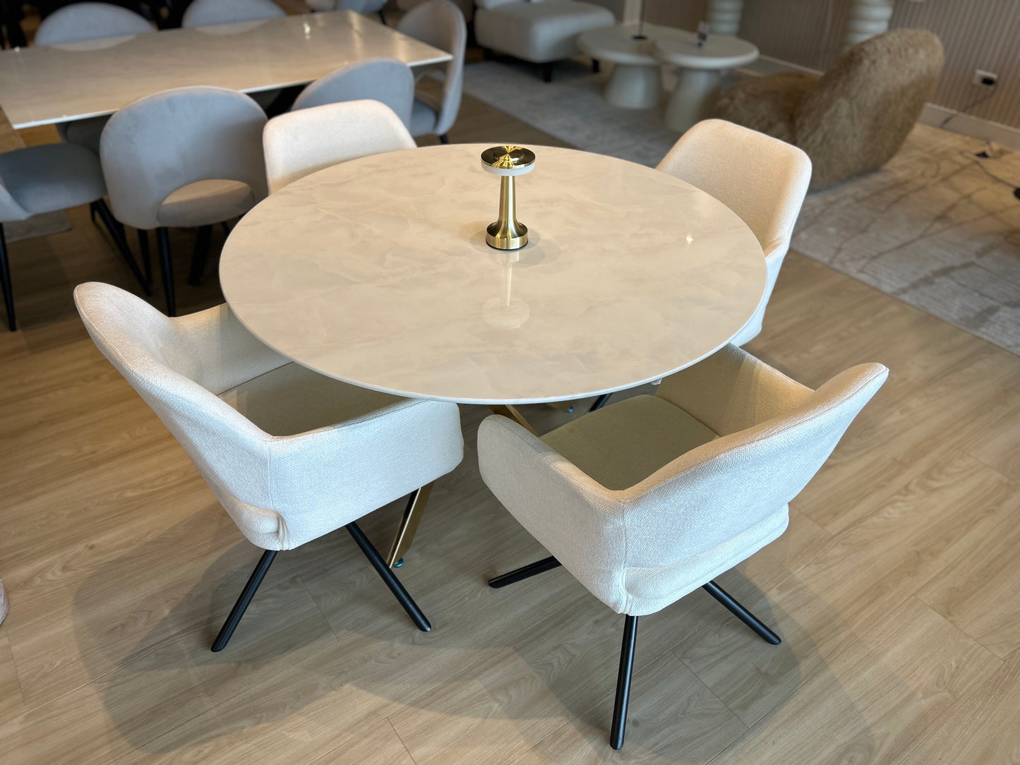 Juego de Comedor - Lara Gold + 4 Sillas de Comedor Zeno