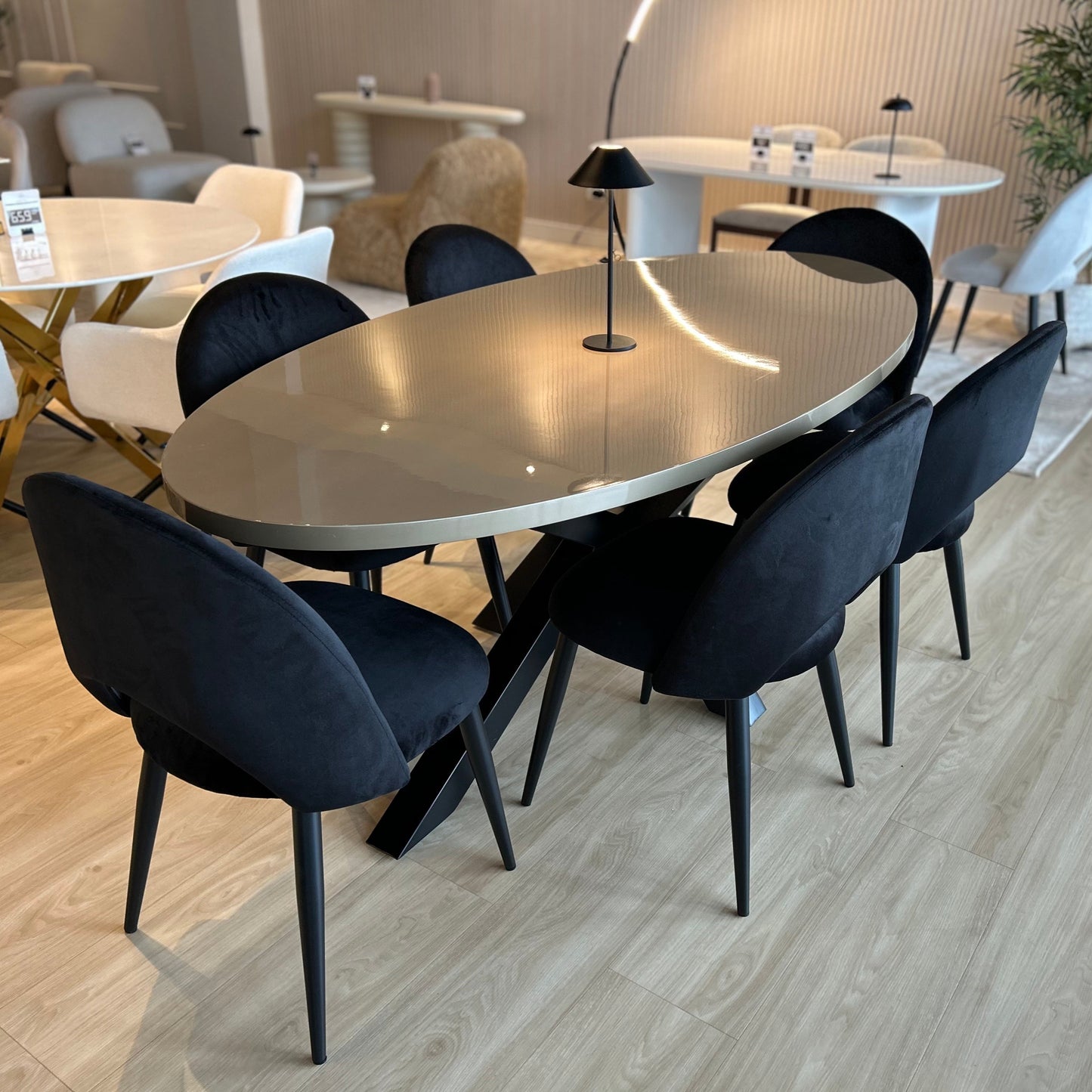 Juego de Comedor - STELLA - 200cm - Champaña + 6 Sillas de Terciopelo Lia Color Negro