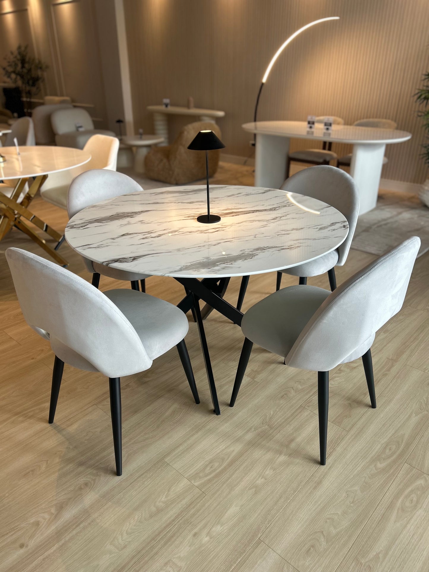 Juegos de Comedor - Lara (120cm) + Sillas Lia (Disponible en 3 Colores)