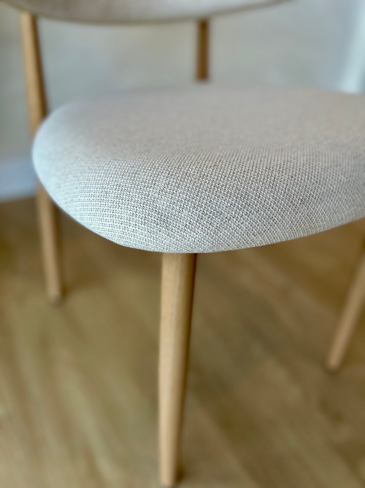 LINA - Crema (MOS07) - Base de Metal Color Oak