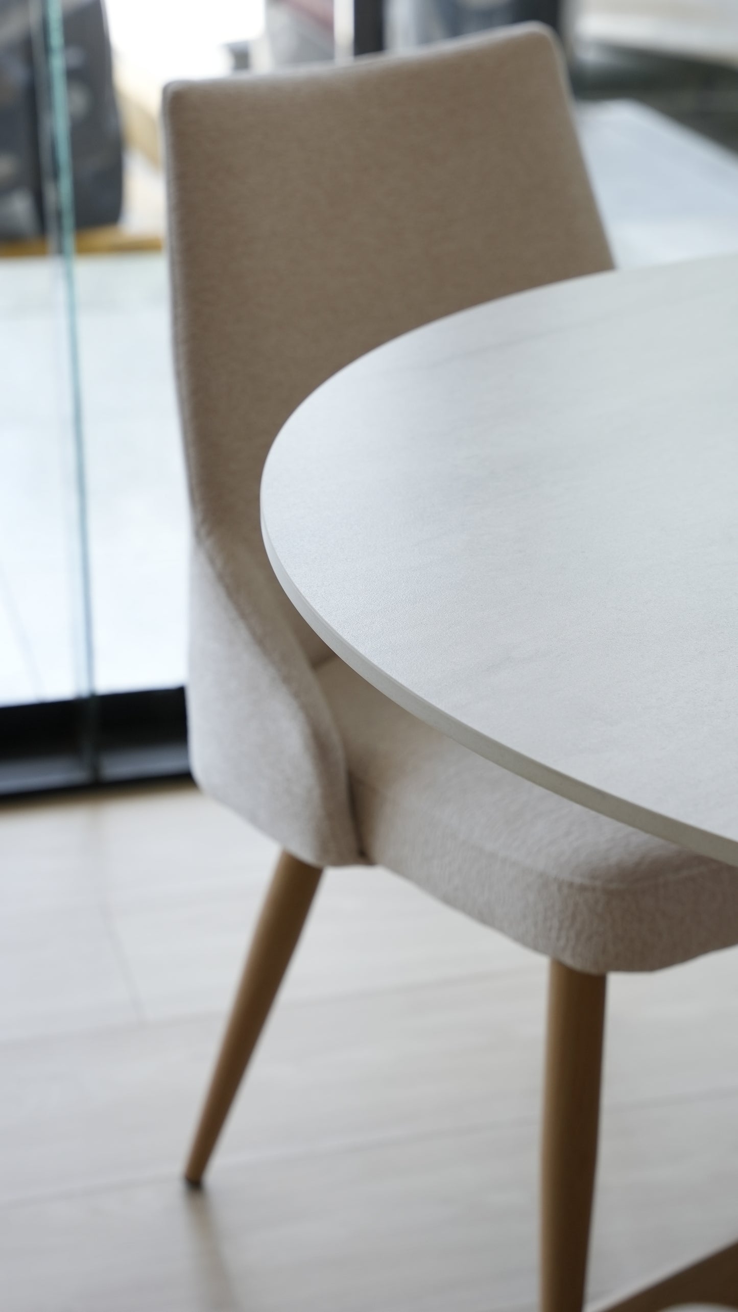 Mesa Lara 100cm + 4 Sillas Hera