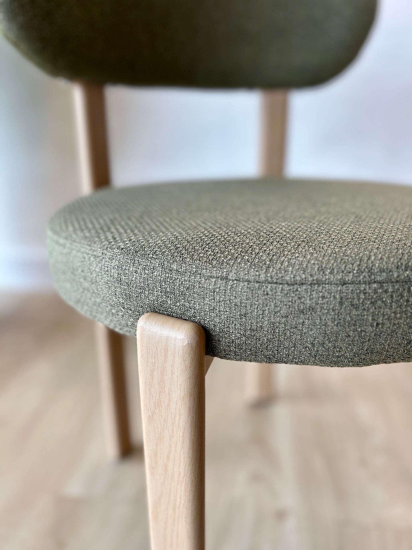 EDEN - Verde (BAR38) - Base de Metal Color Oak