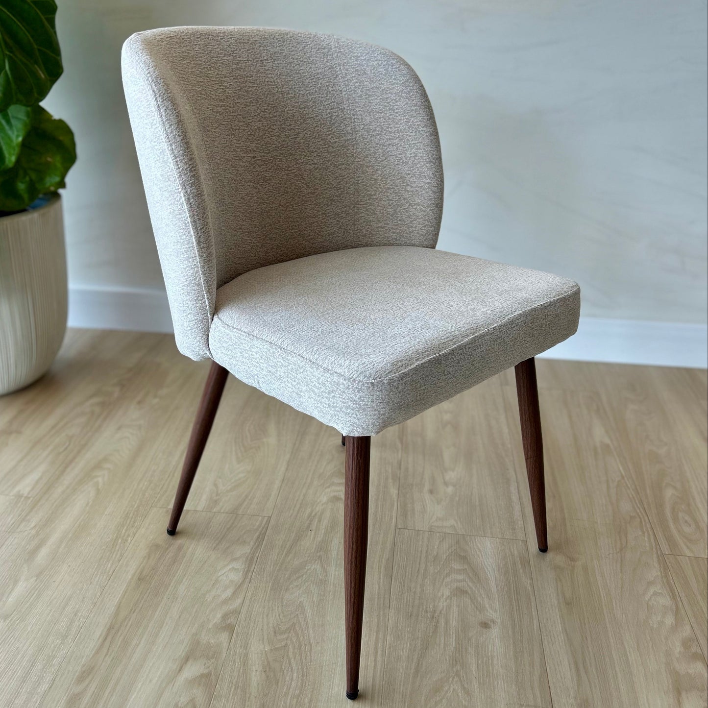 GIULIA - Beige (MIS3) - Base de Metal Color Walnut