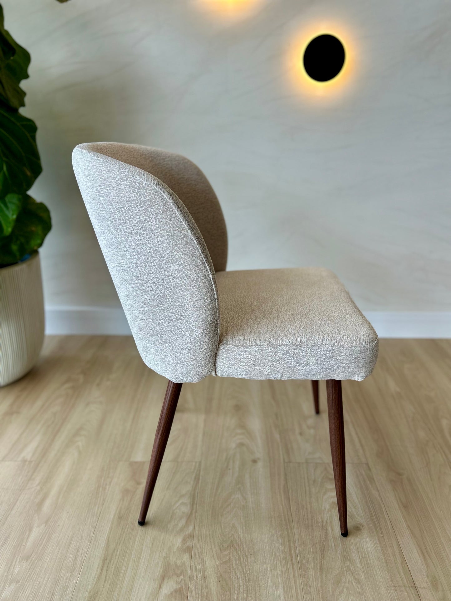 GIULIA - Beige (MIS3) - Base de Metal Color Walnut