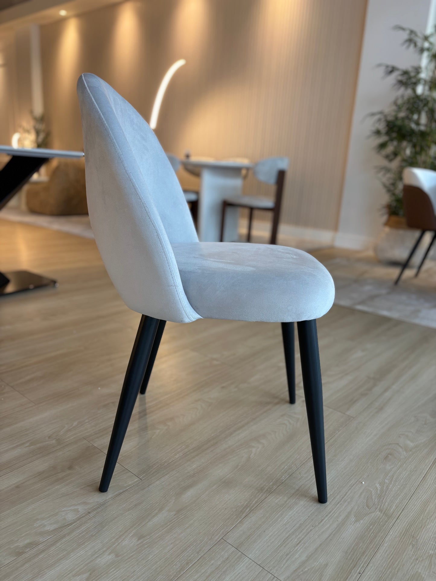 LIA - Tela Gris Velvet - Base Negra