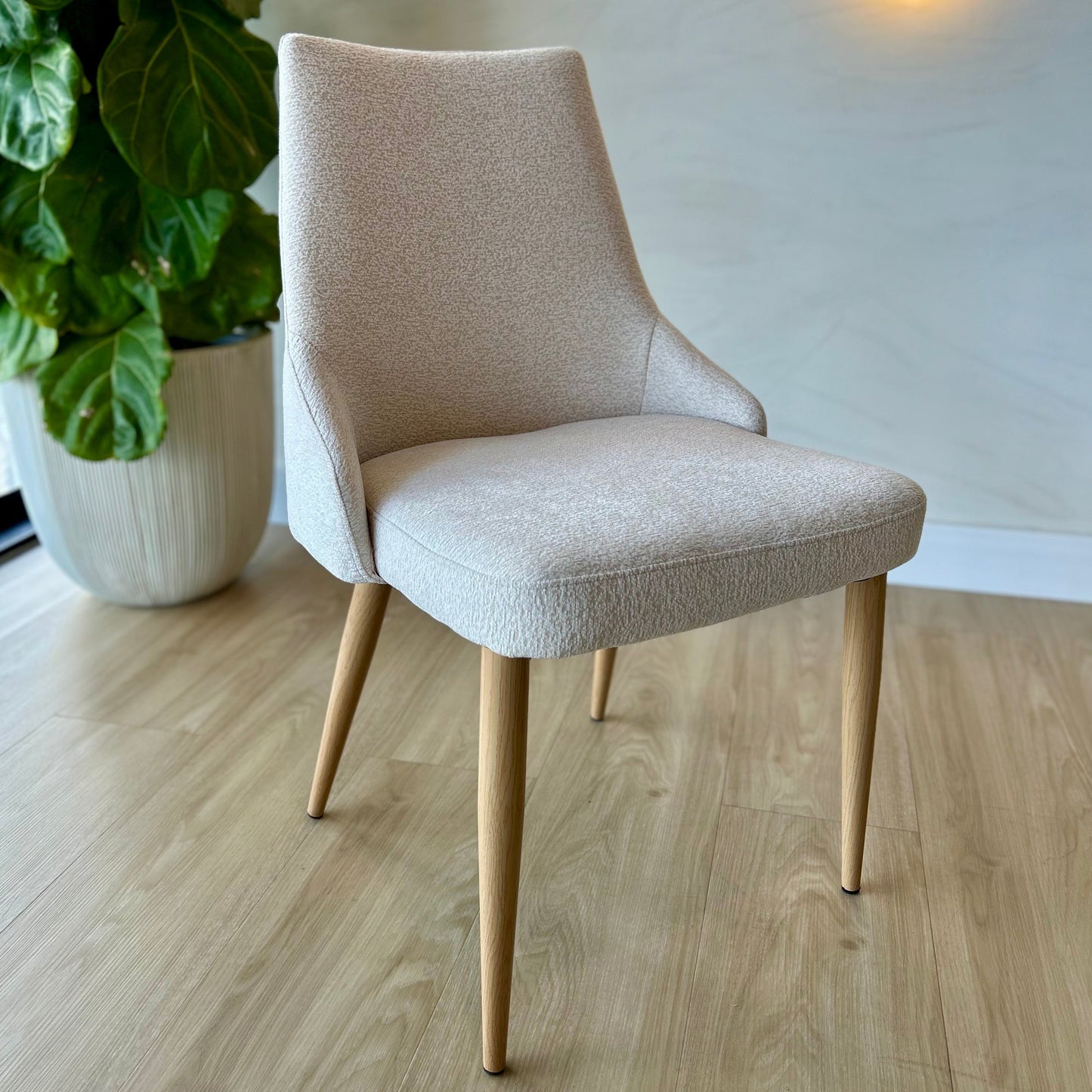HERA - Crema (MIS04) - Base de Metal Color Oak