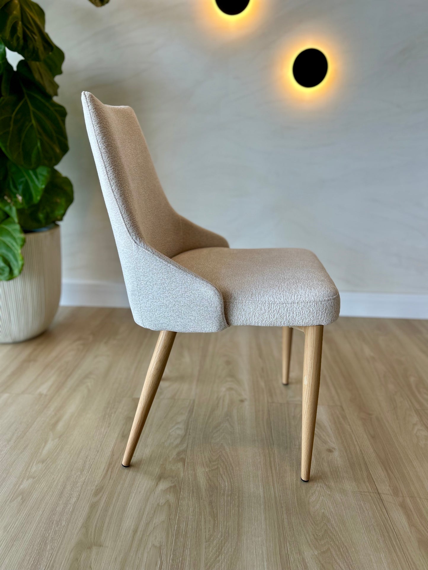 HERA - Crema (MIS04) - Base de Metal Color Oak