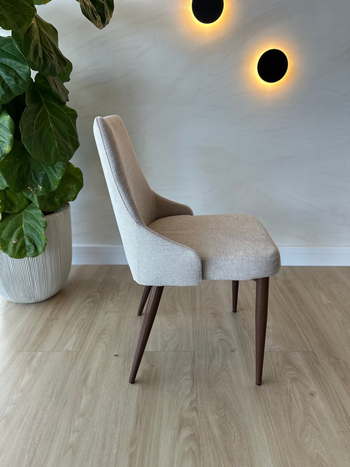Hera - Beige U920-01 - Base de Metal Walnut