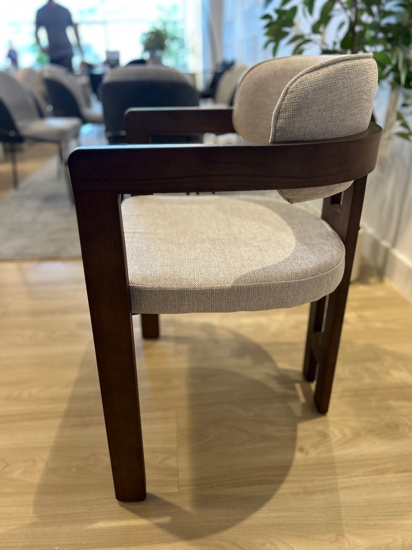 Jade - Tela Beige - Base de Madera