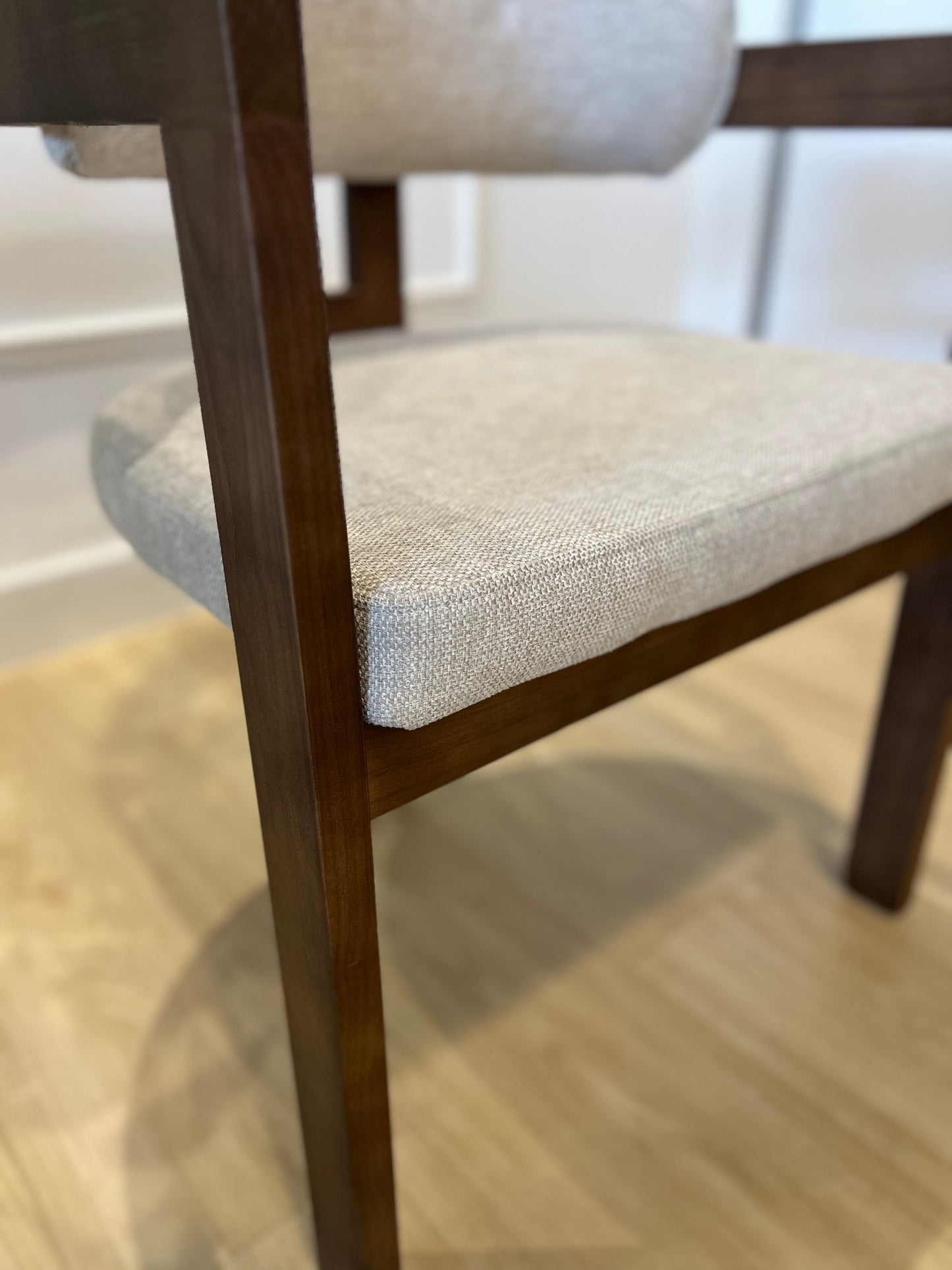 Jade - Tela Beige - Base de Madera