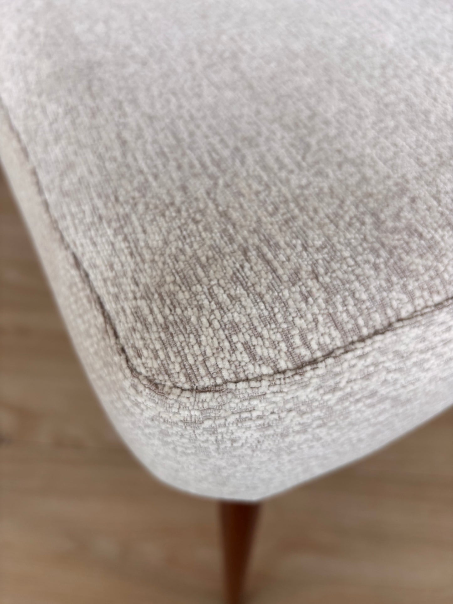 GIULIA - Tela Beige - Base Color Walnut