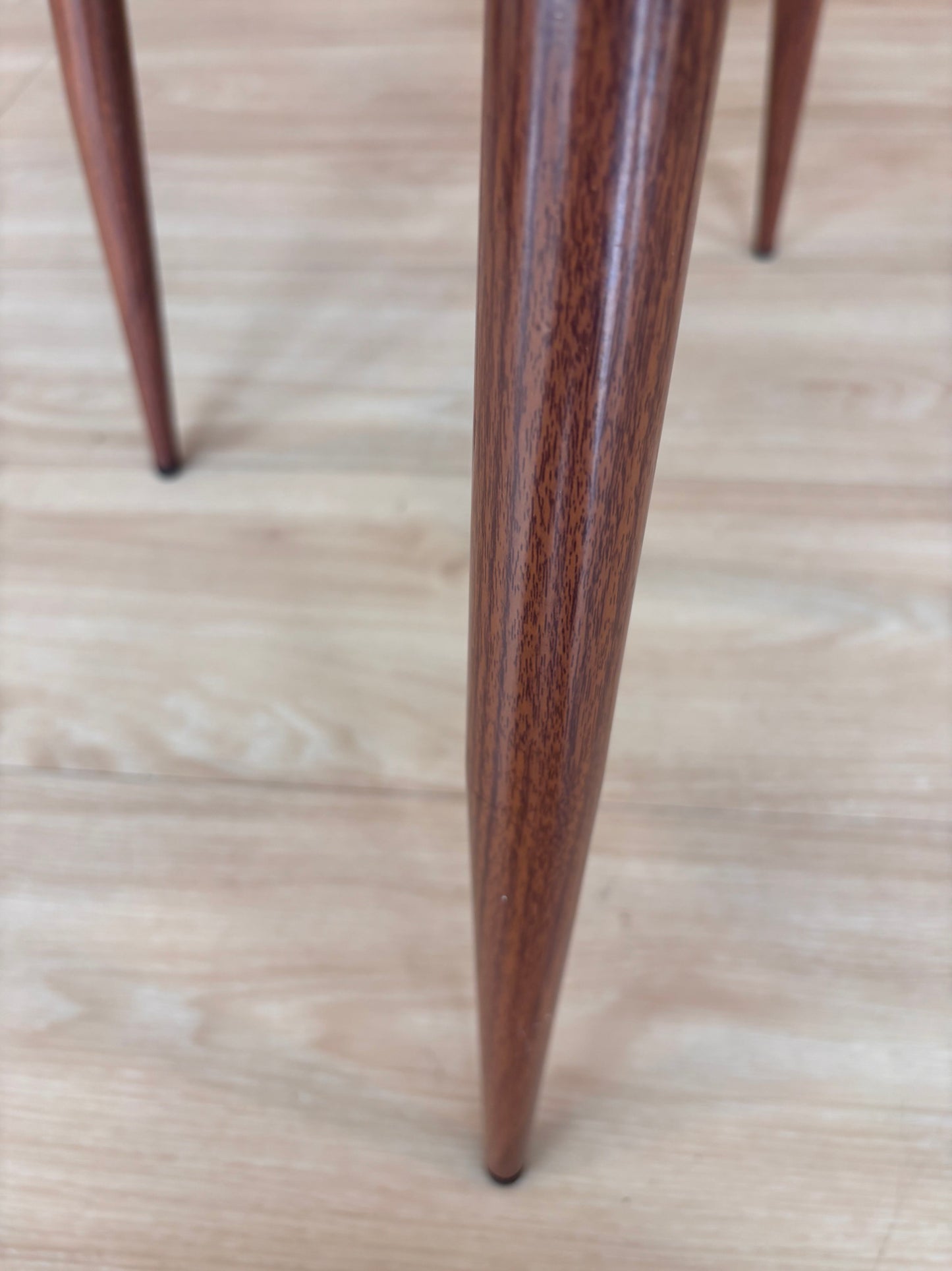 GIULIA - Tela Beige - Base Color Walnut