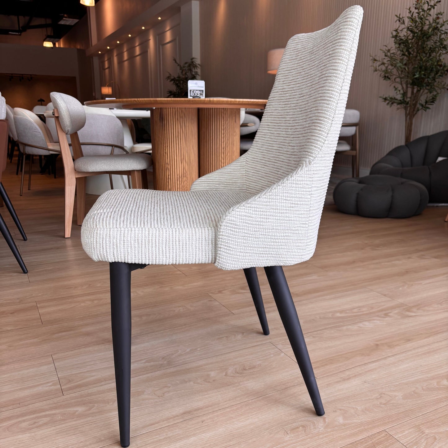 HERA - Tela Crema - Base Negra