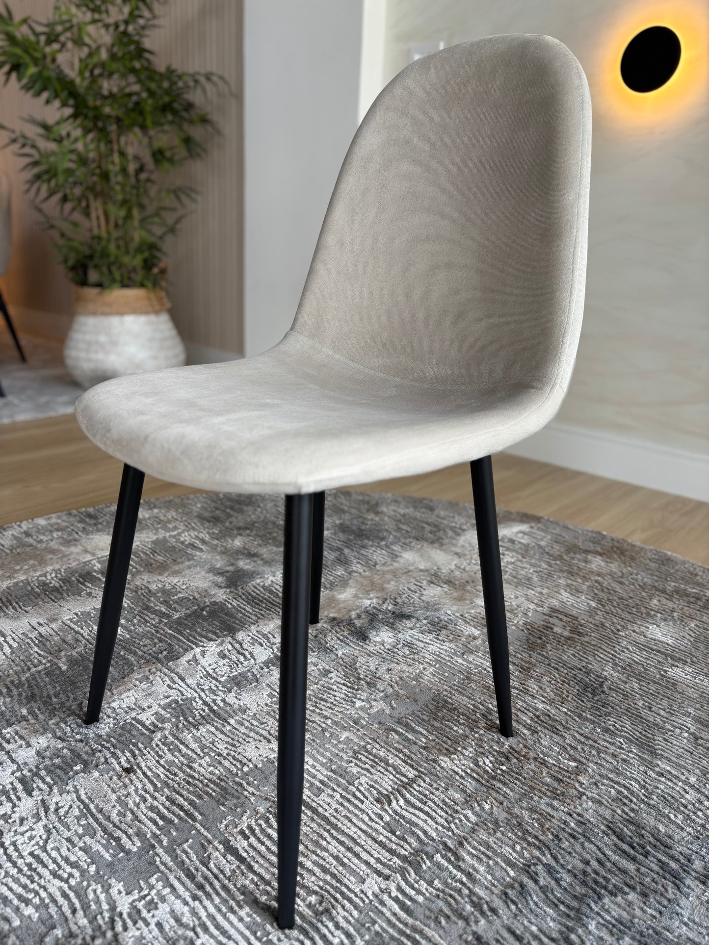 SCANDINAVIA - Tela Crema Velvet - Base Negra