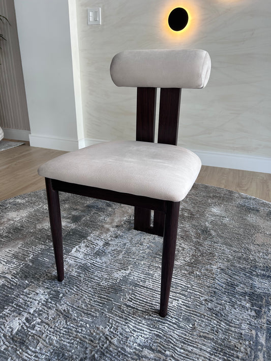 NOVA - Tela Crema Velvet - Base de Metal Color Nuez Oscuro
