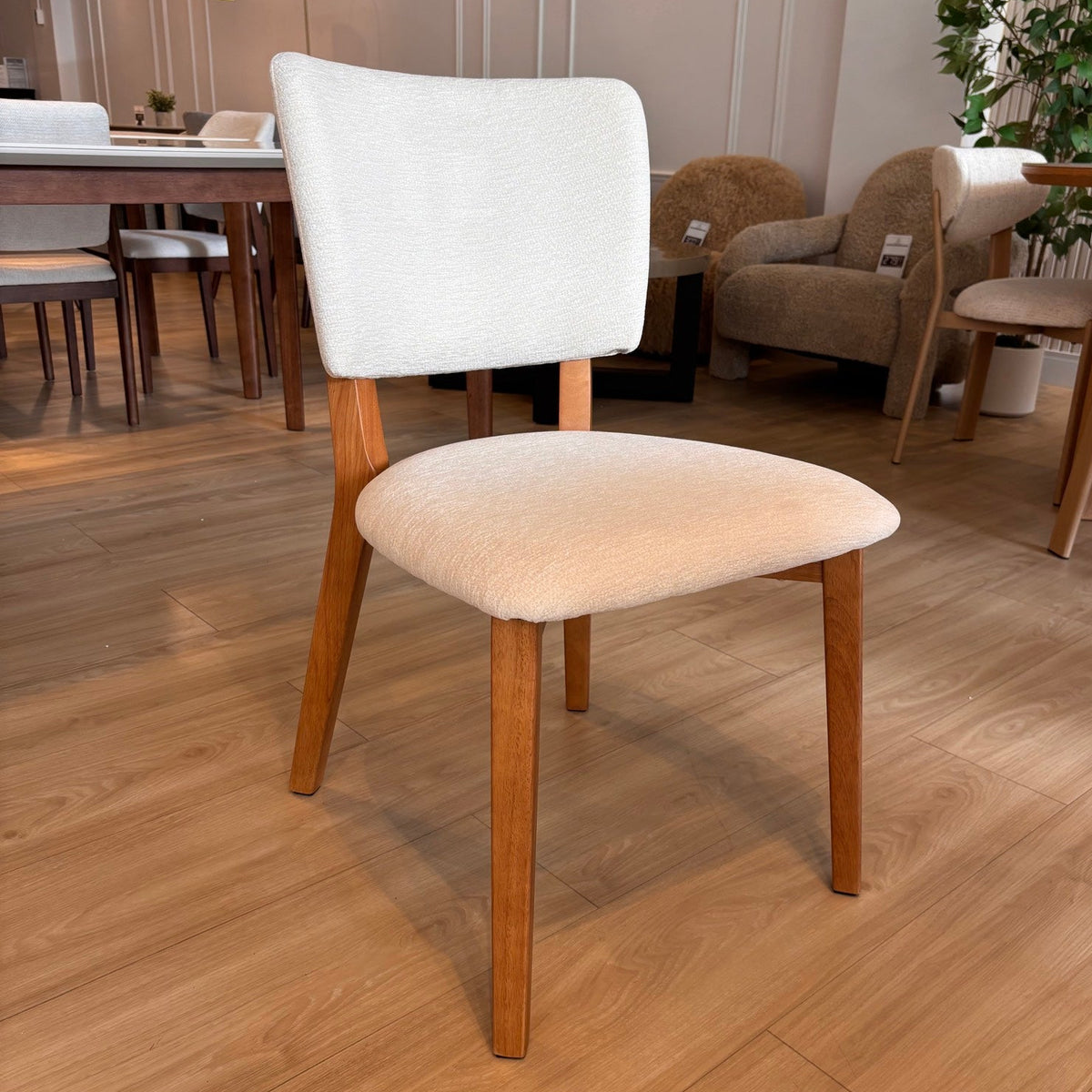 SOPHIE - Crema (CON111) - Base de Madera Oak