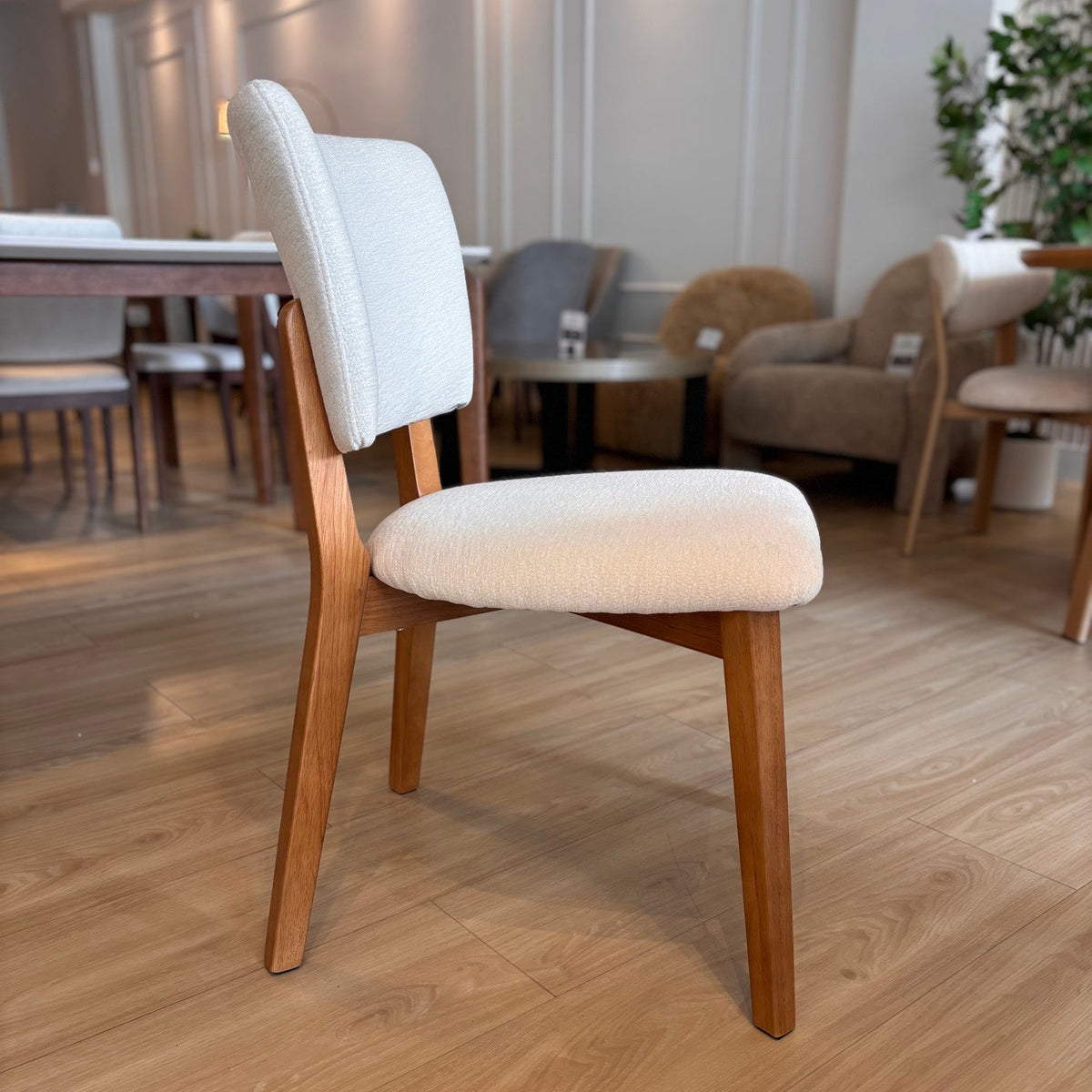 SOPHIE - Crema (CON111) - Base de Madera Oak