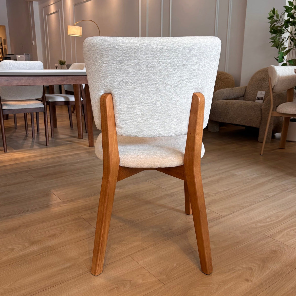 SOPHIE - Crema (CON111) - Base de Madera Oak
