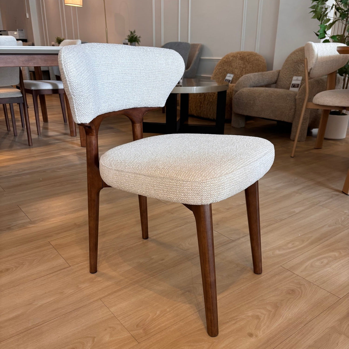 ZORA - Beige (MIL103) - Base de Madera Walnut