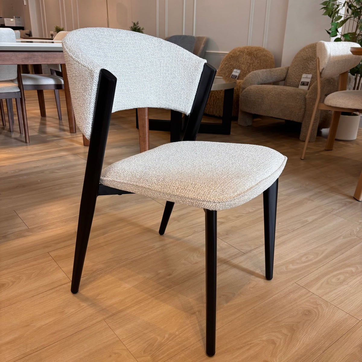 HELIOS - Beige (MIL110) - Base de Metal Negro