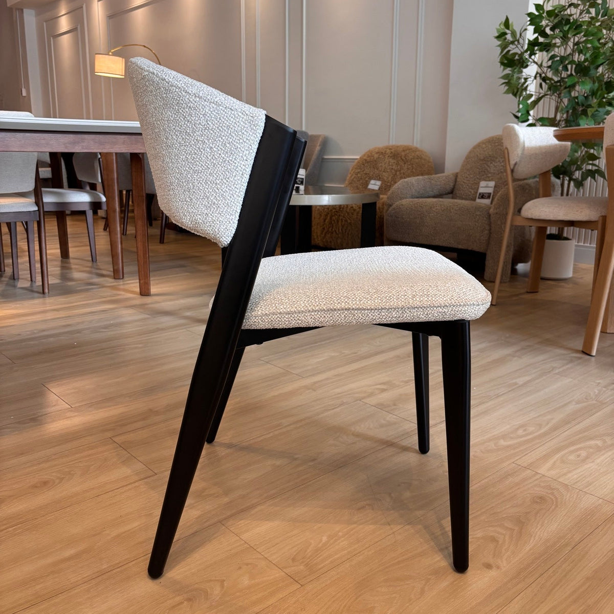 HELIOS - Beige (MIL110) - Base de Metal Negro