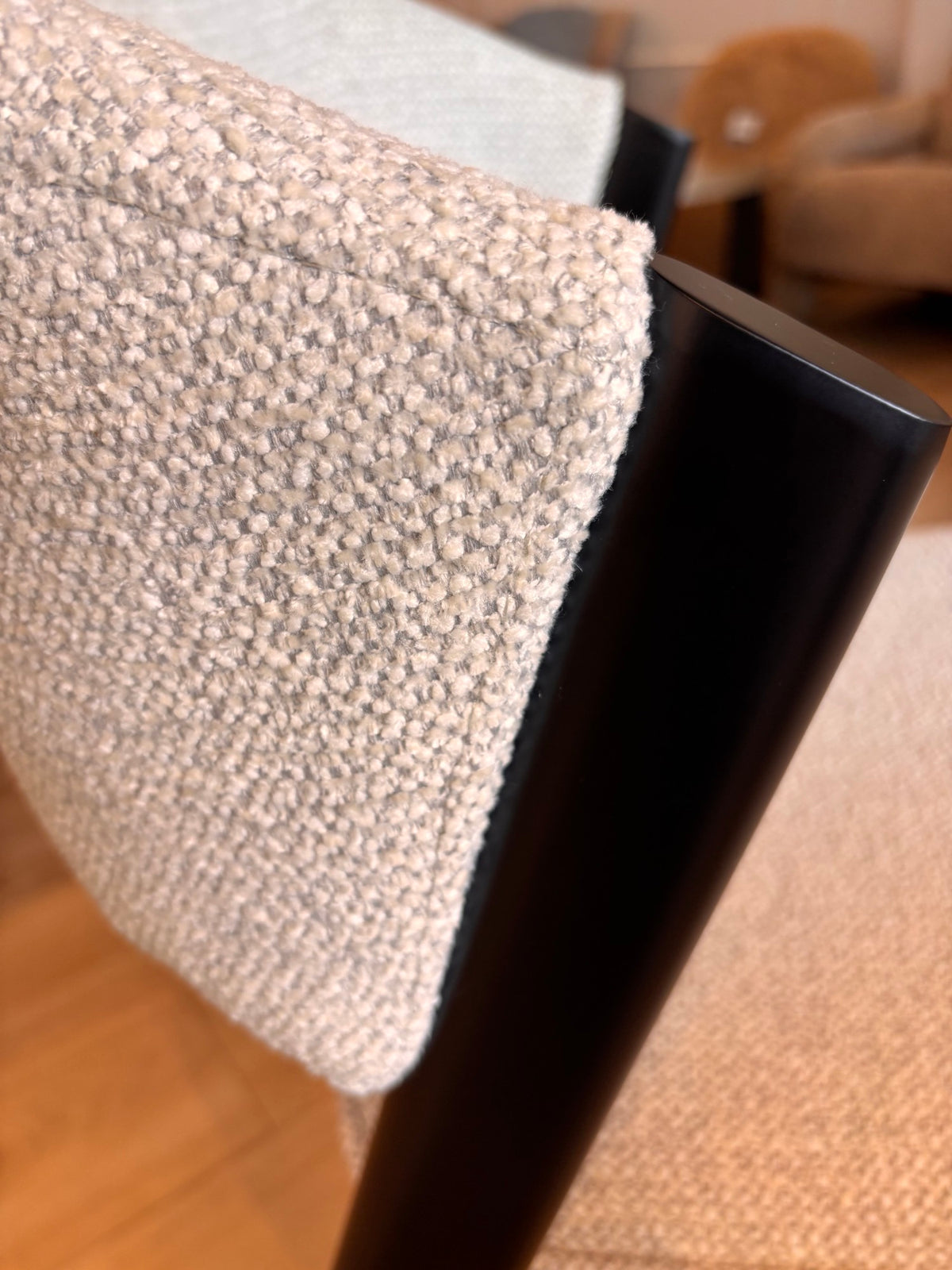 HELIOS - Beige (MIL110) - Base de Metal Negro