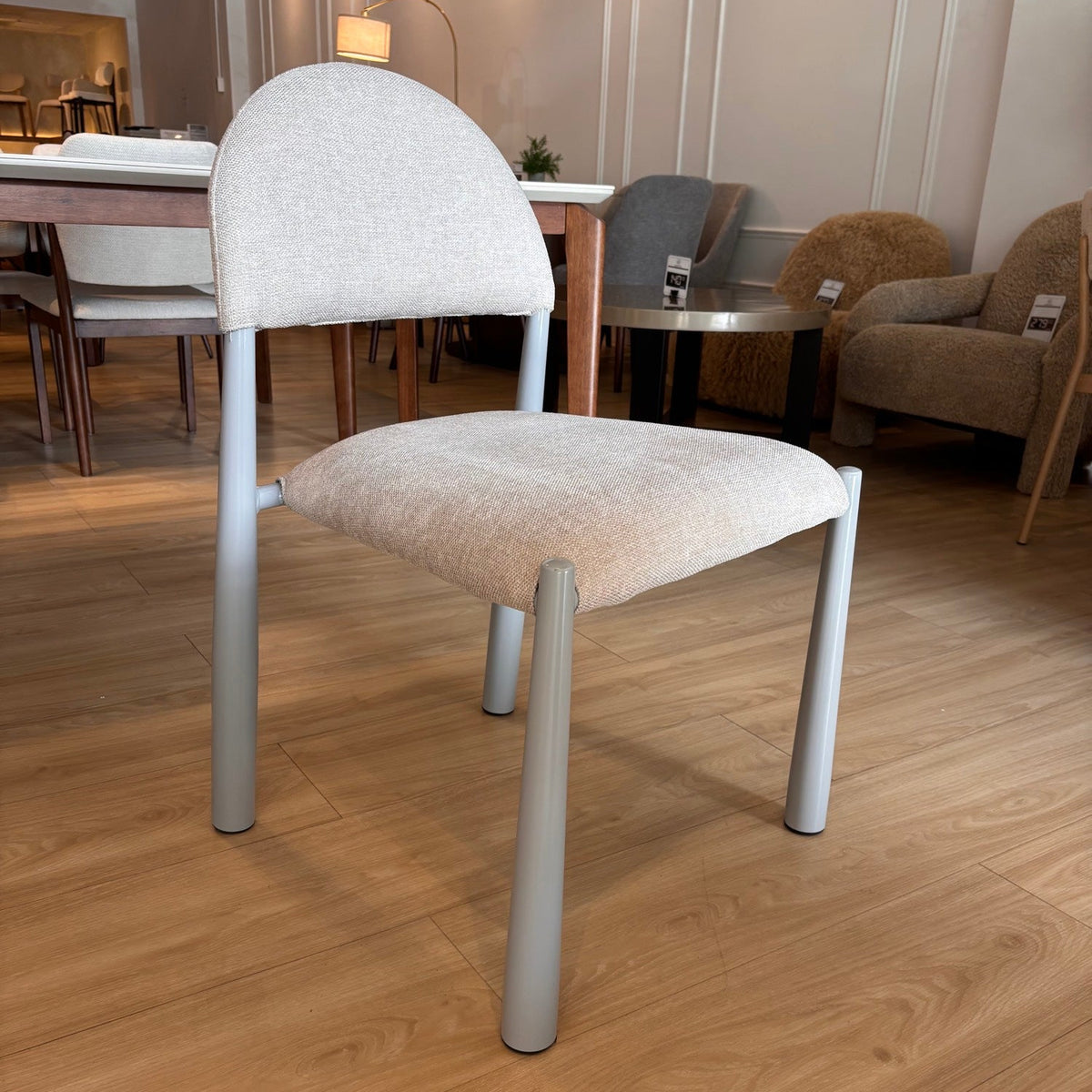 AZIZA - Beige (U920-01) - Base de Metal Gris