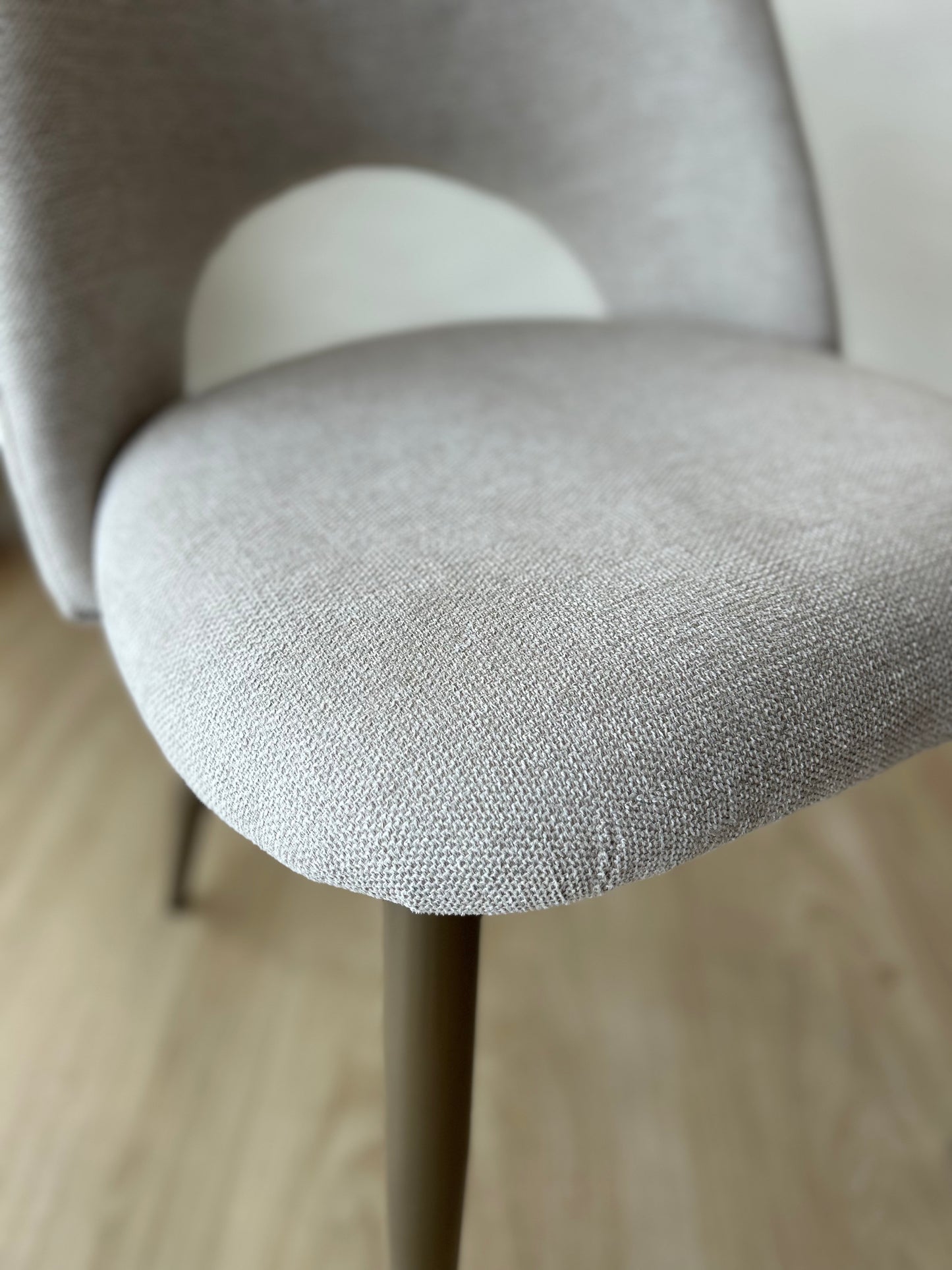 MAYA - Beige (U920-01) - Base de Metal Brushed Gold