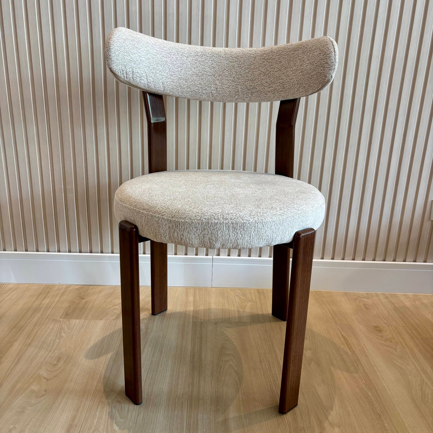 FRIDA - Beige MIS03 - Base de Metal Walnut