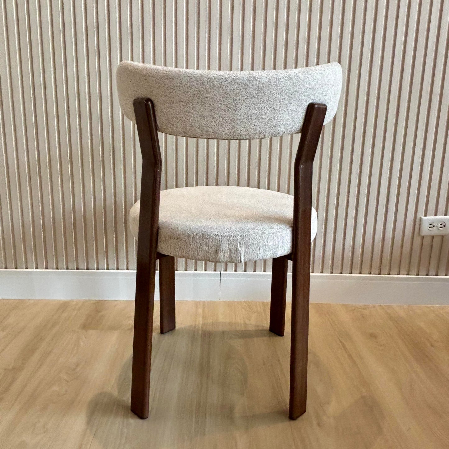 FRIDA - Beige MIS03 - Base de Metal Walnut