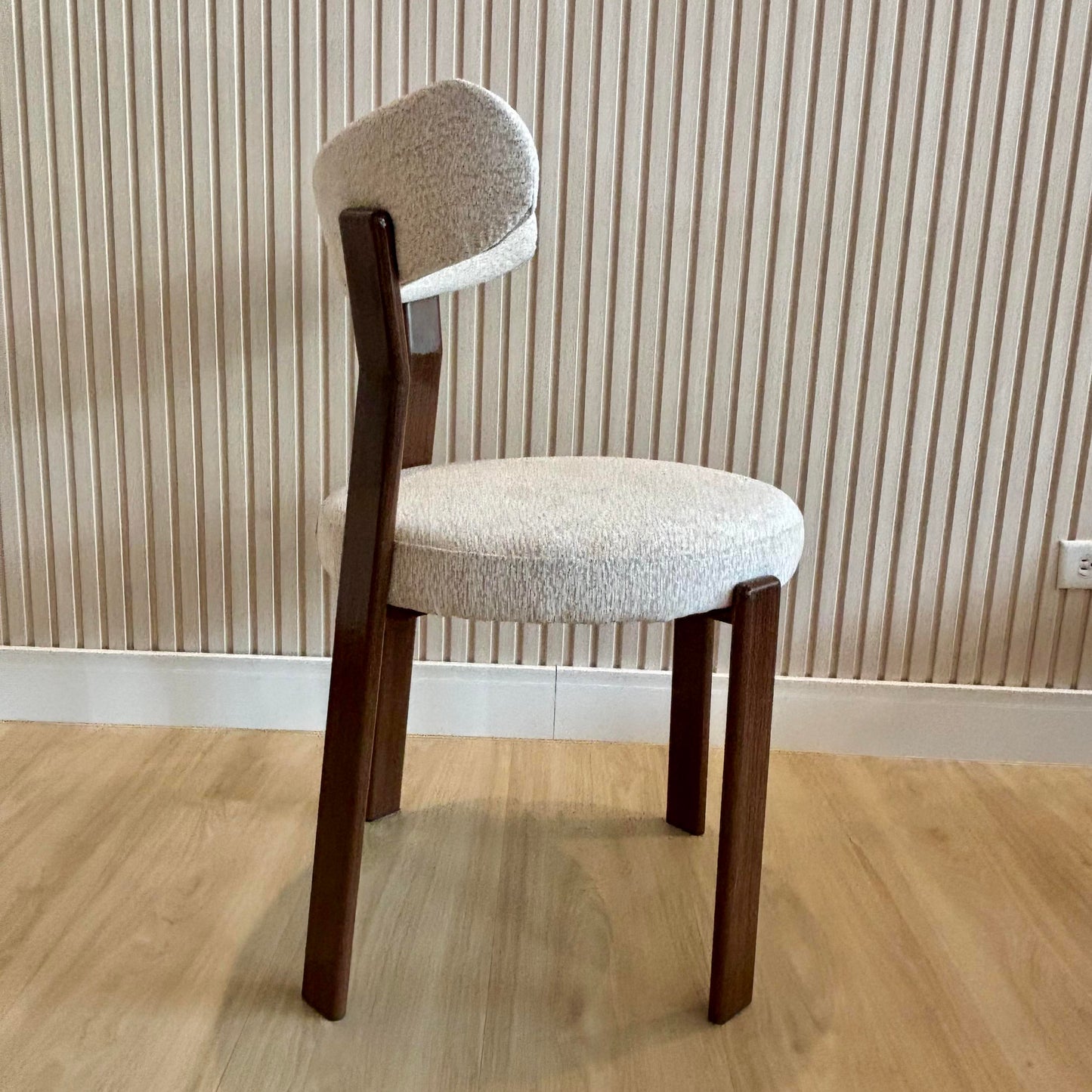 FRIDA - Beige MIS03 - Base de Metal Walnut