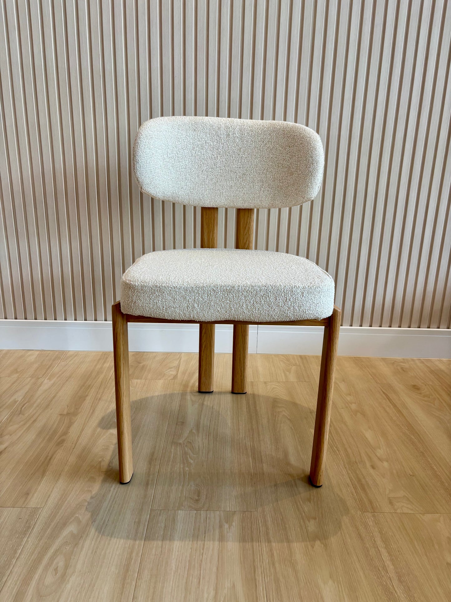 MIKA - Crema PUE 03 - Base de Metal Oak