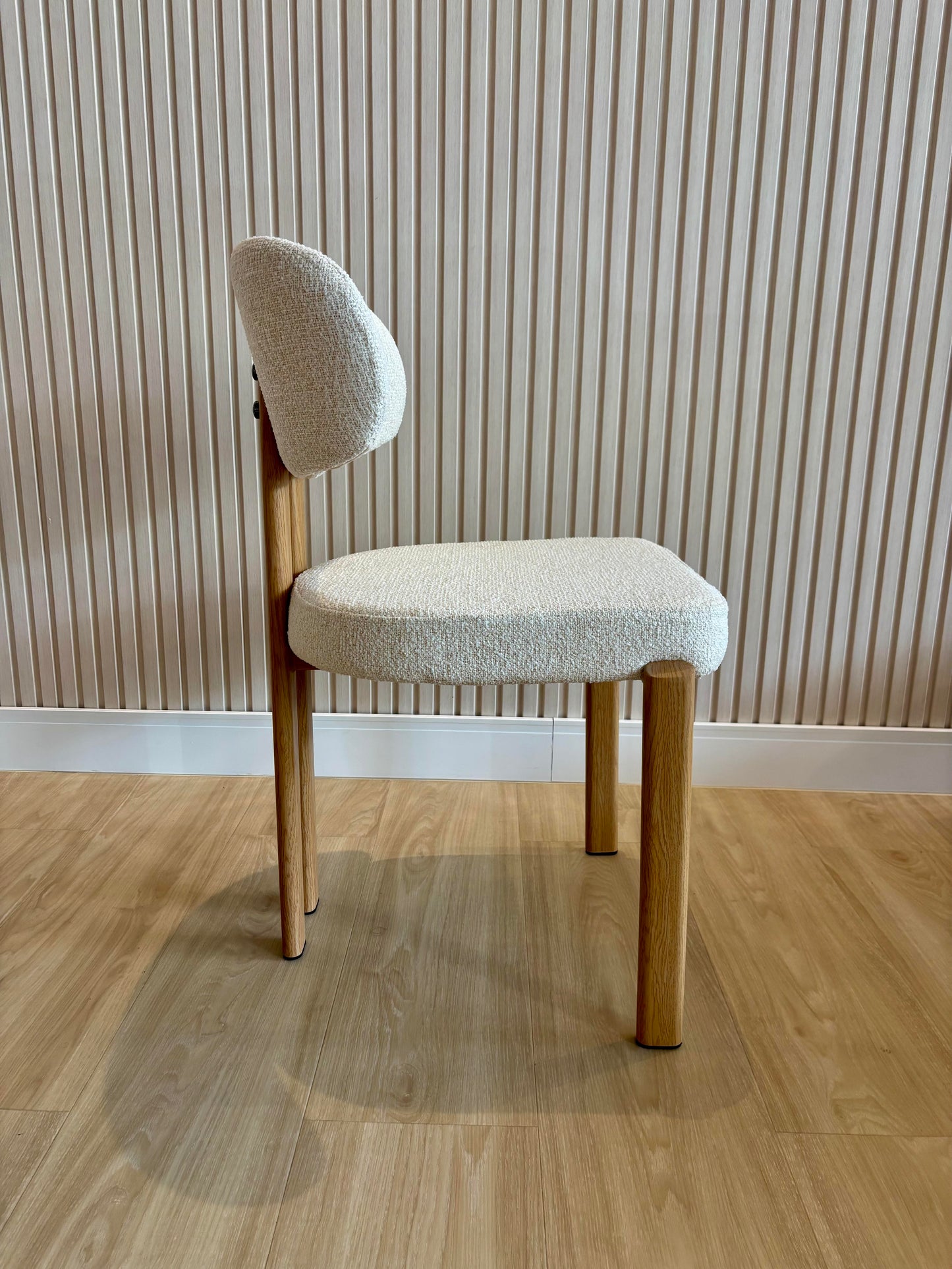 MIKA - Crema PUE 03 - Base de Metal Oak