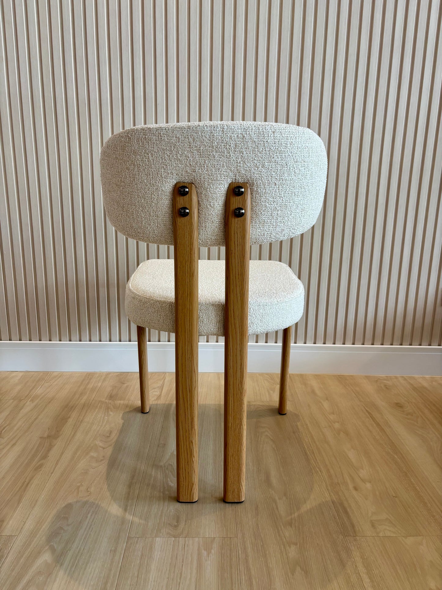 MIKA - Crema PUE 03 - Base de Metal Oak
