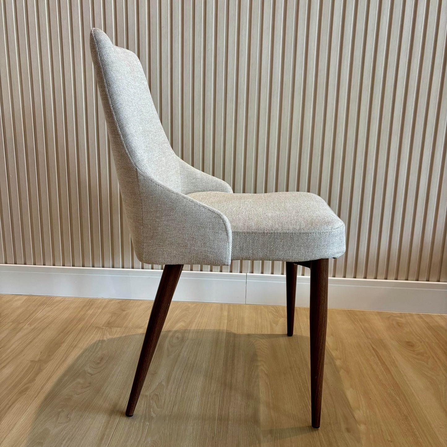 Hera - Beige U920-01 - Base de Metal Walnut