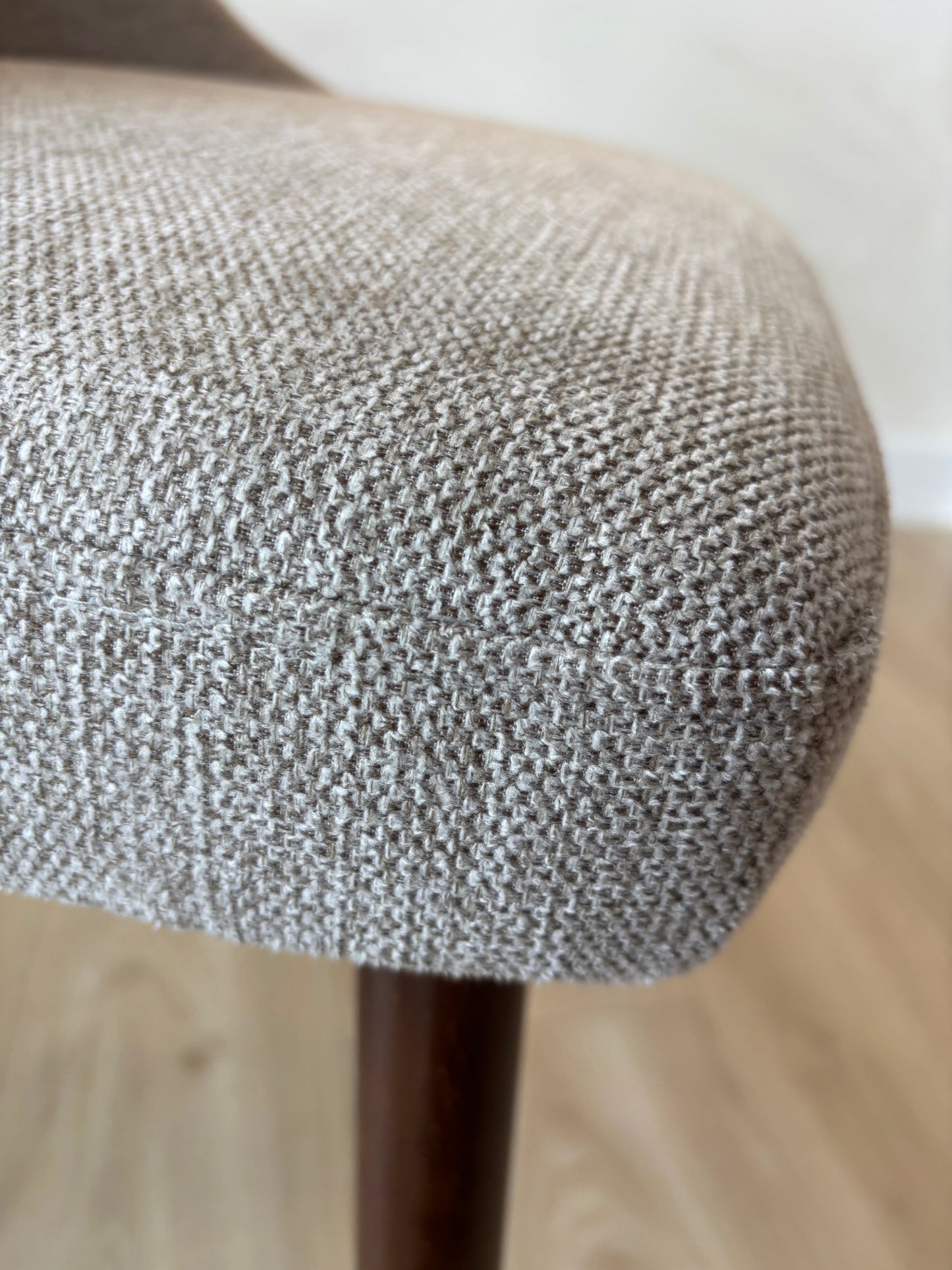 COCO - Beige(BRE31) - Patas de Madera Walnut