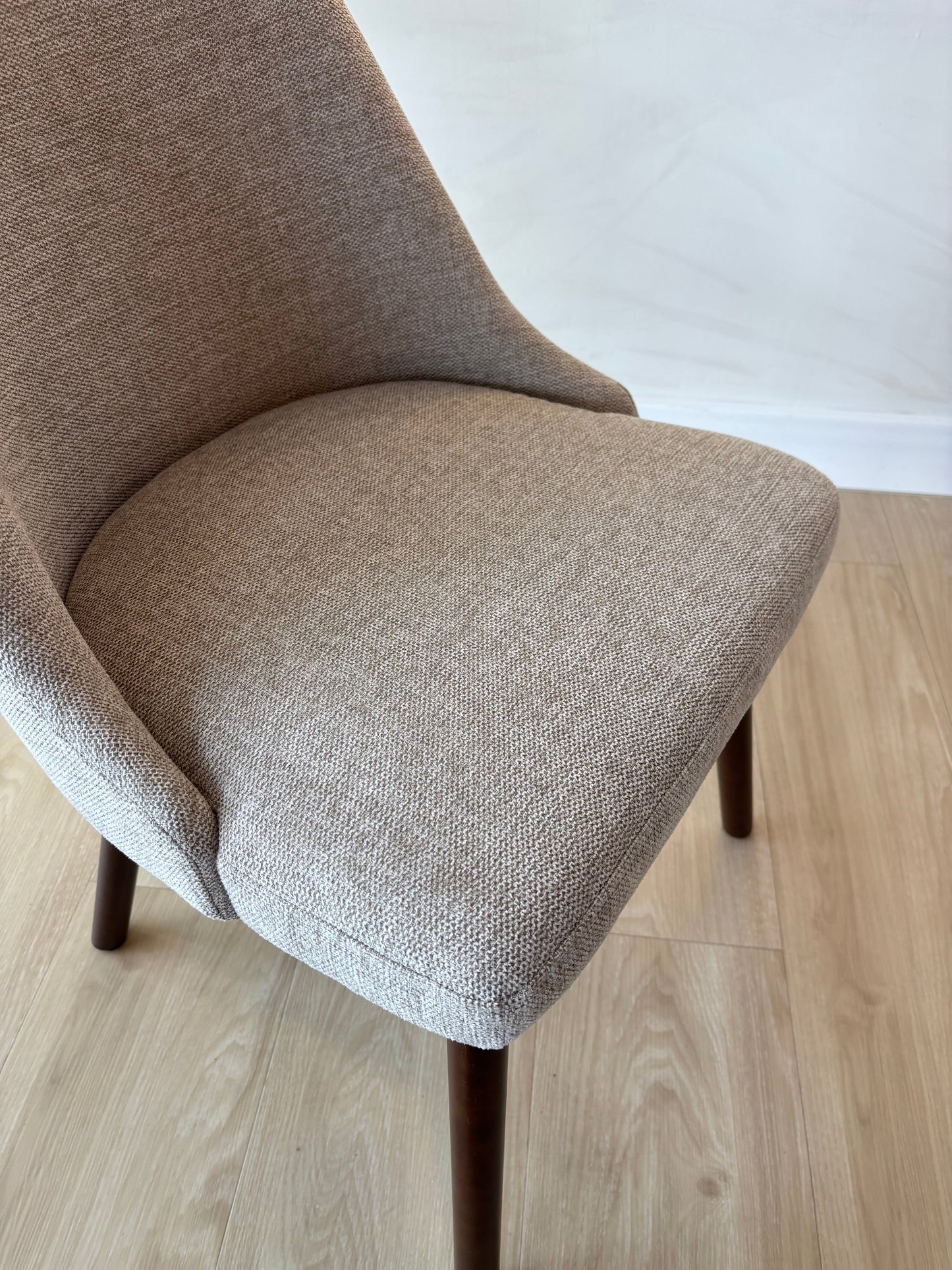 COCO - Beige(BRE31) - Patas de Madera Walnut